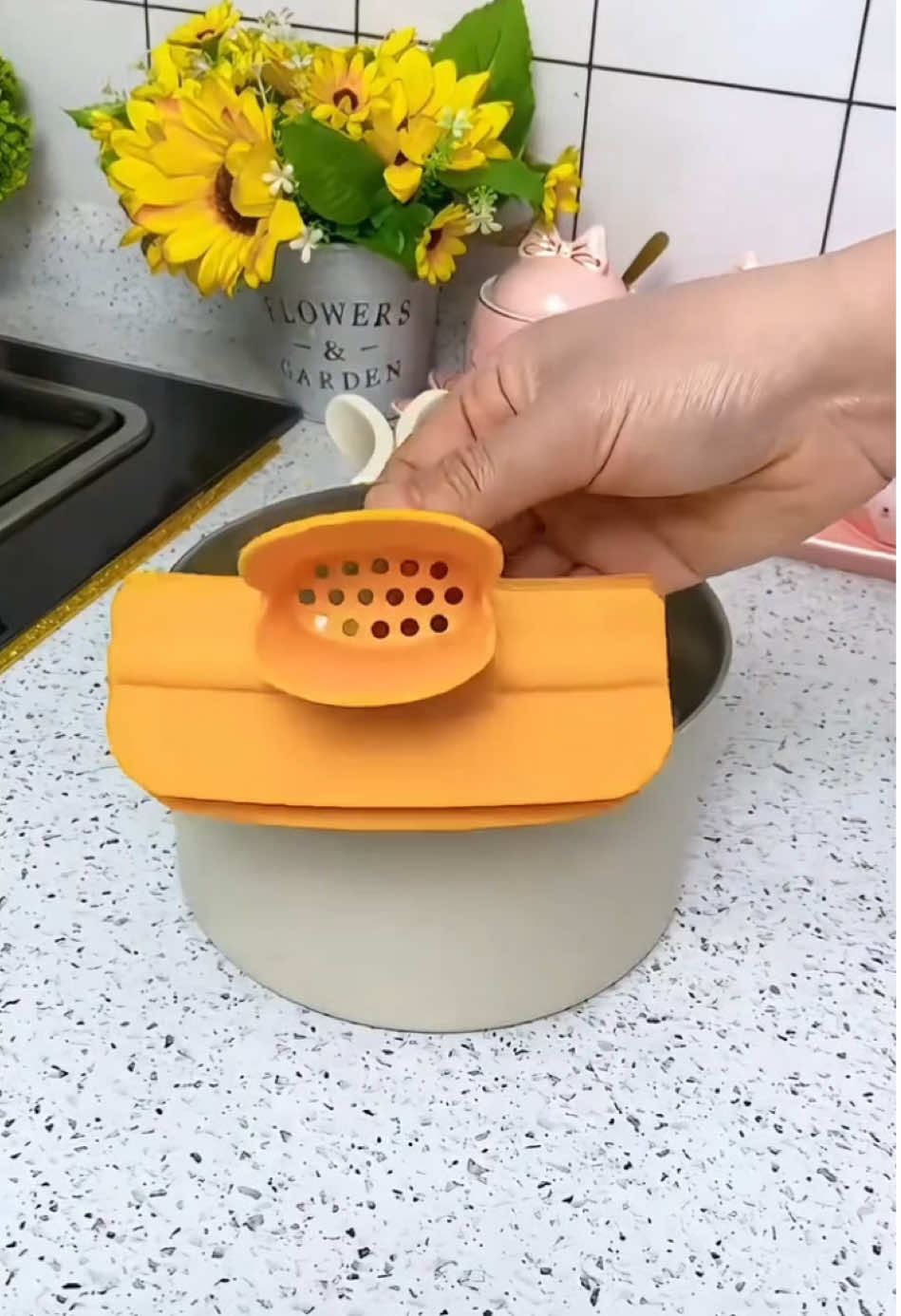 No more spilled soup😏#gadgets #coolstuff #coolgadgets #homegadgets #favoritefinds #product #shopping #LearnOnTikTok #tiktokmademebuyit #fyp 