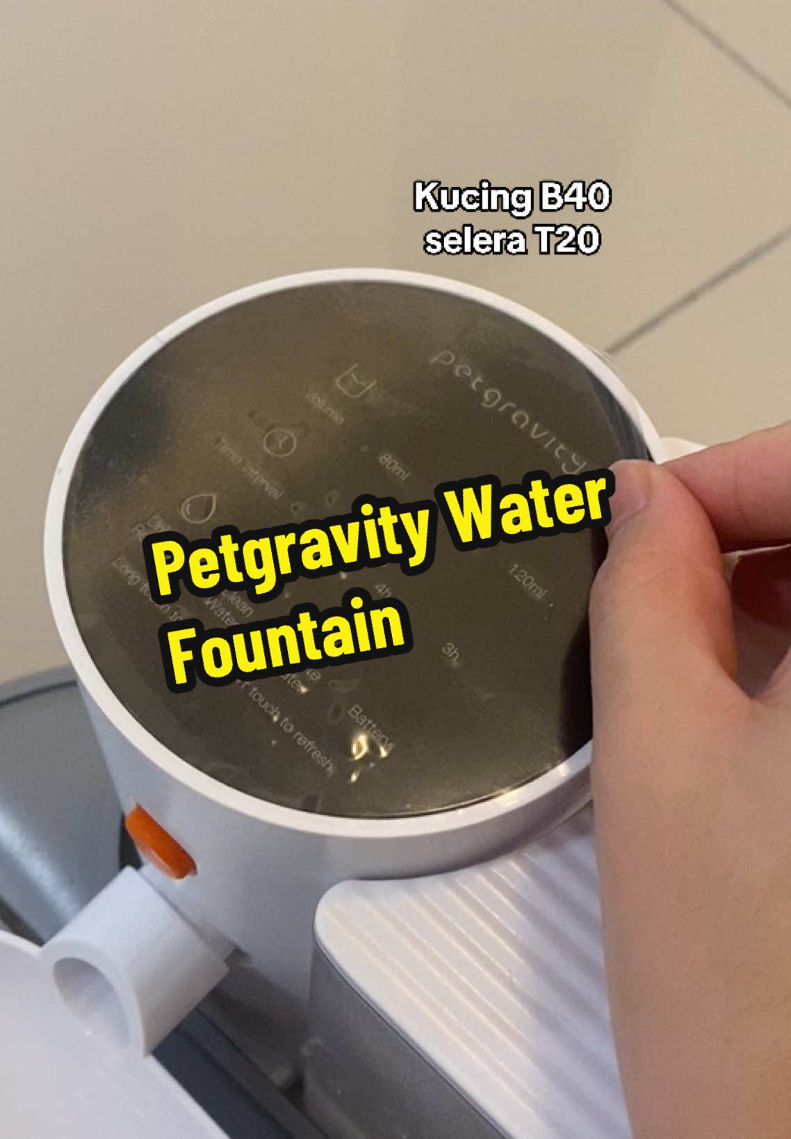 Berbaloi teruks. Spent sikit duit untuk majikan tersayang. Dorang pun perlu air yg bersih #petgravity #catwaterfountain 