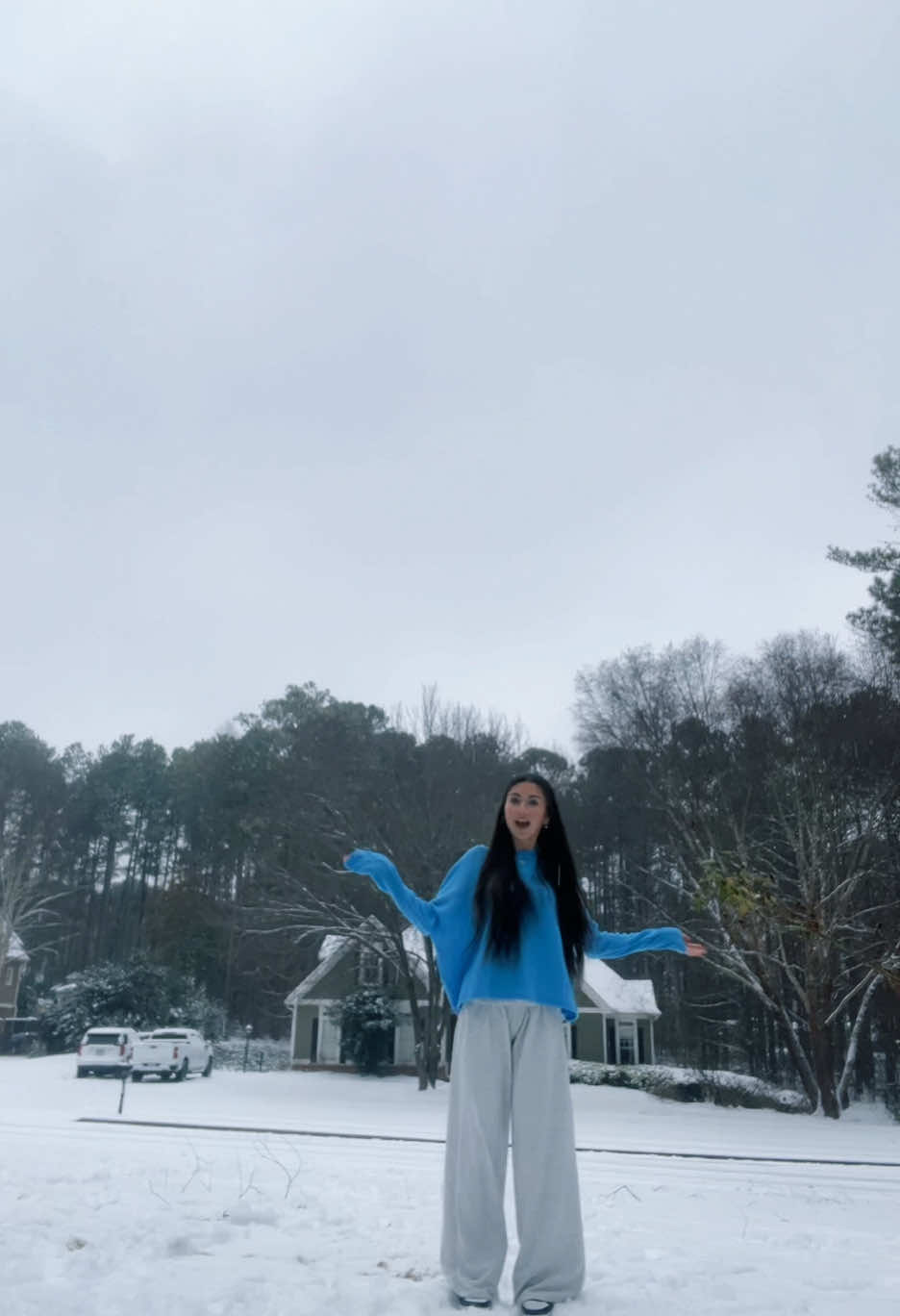 snowing and idk how to act!! #snow #ga #viralvideo #fyp #makemefamous 