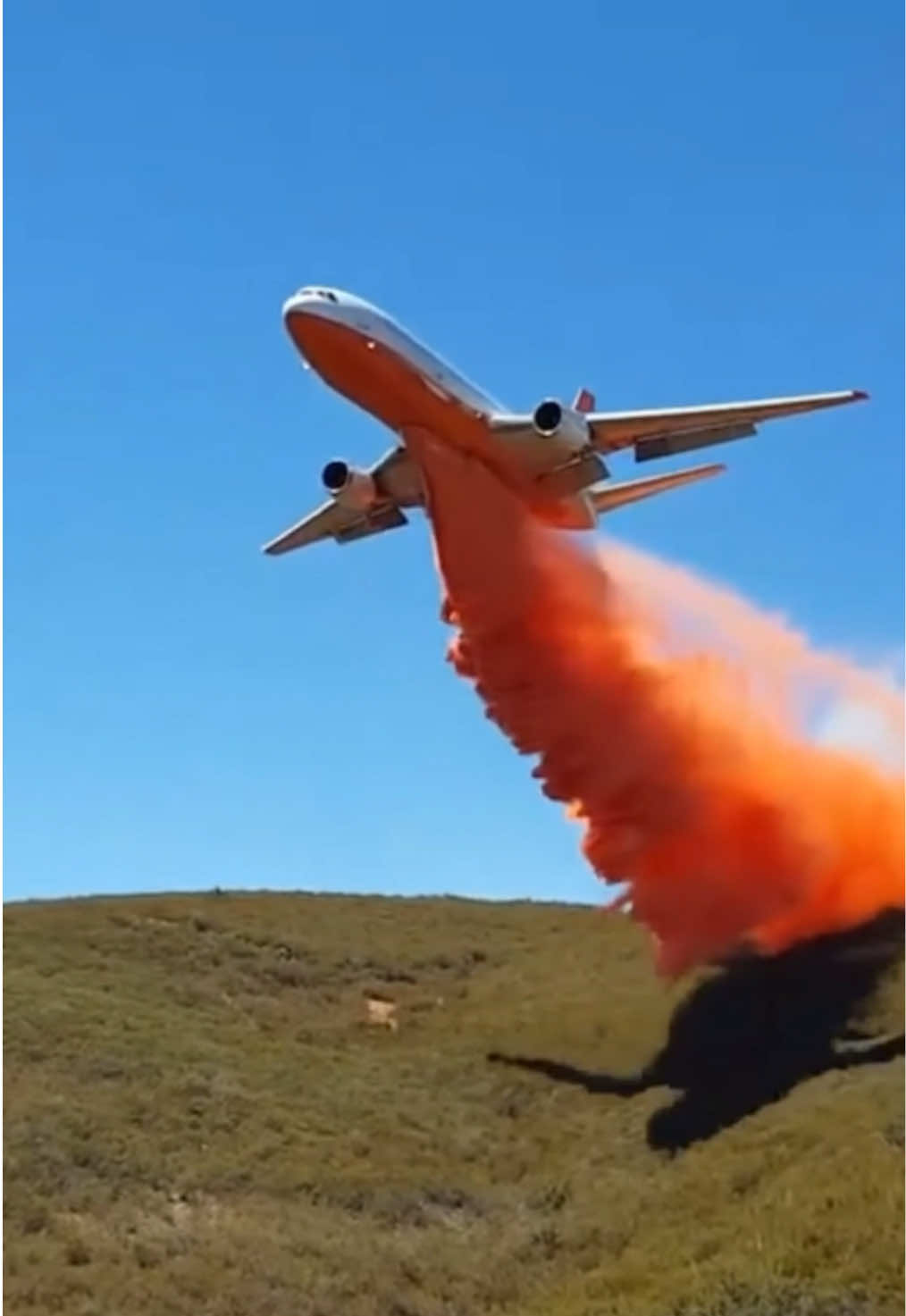 The DC-10 Air Tanker! These beasts have currently been used to help the ongoing situation in California and have been great help, but not just in California, but in other places in previous years.  These aircraft have been in service with aerial firefighting unit since 2006. These planes are operated by the joint technical venture 10 Tanker Air Carrier. They are converted wide-body McDonnell Douglas DC-10-30 passenger planes and are primarily used to fight wildfires, typically in rural areas. These planes can carry up to 9,400 US gallons (35,583 liters) of water or fire retardant in an exterior belly-mounted tank, the contents of which can be released in eight seconds. Four air tankers are currently in operation, all DC-10-30 aircraft, with the call-signs Tanker 910, 911, 912 and 914. The original Tanker 910, a DC-10-10, was retired in 2014. || #dc10 #airtanker #california #fire #firefighter #californiafire #trending #fyp #usa #viral #northeastspotter 