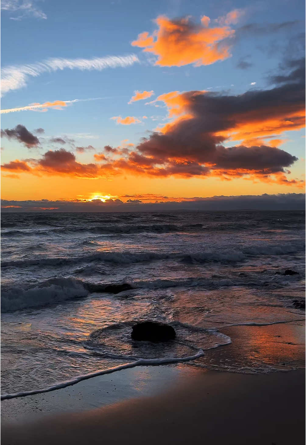 Don't forget: beautiful sunsets need cloudy skies 🌅 #sunset #sunsetlover #beach #beachvibes 