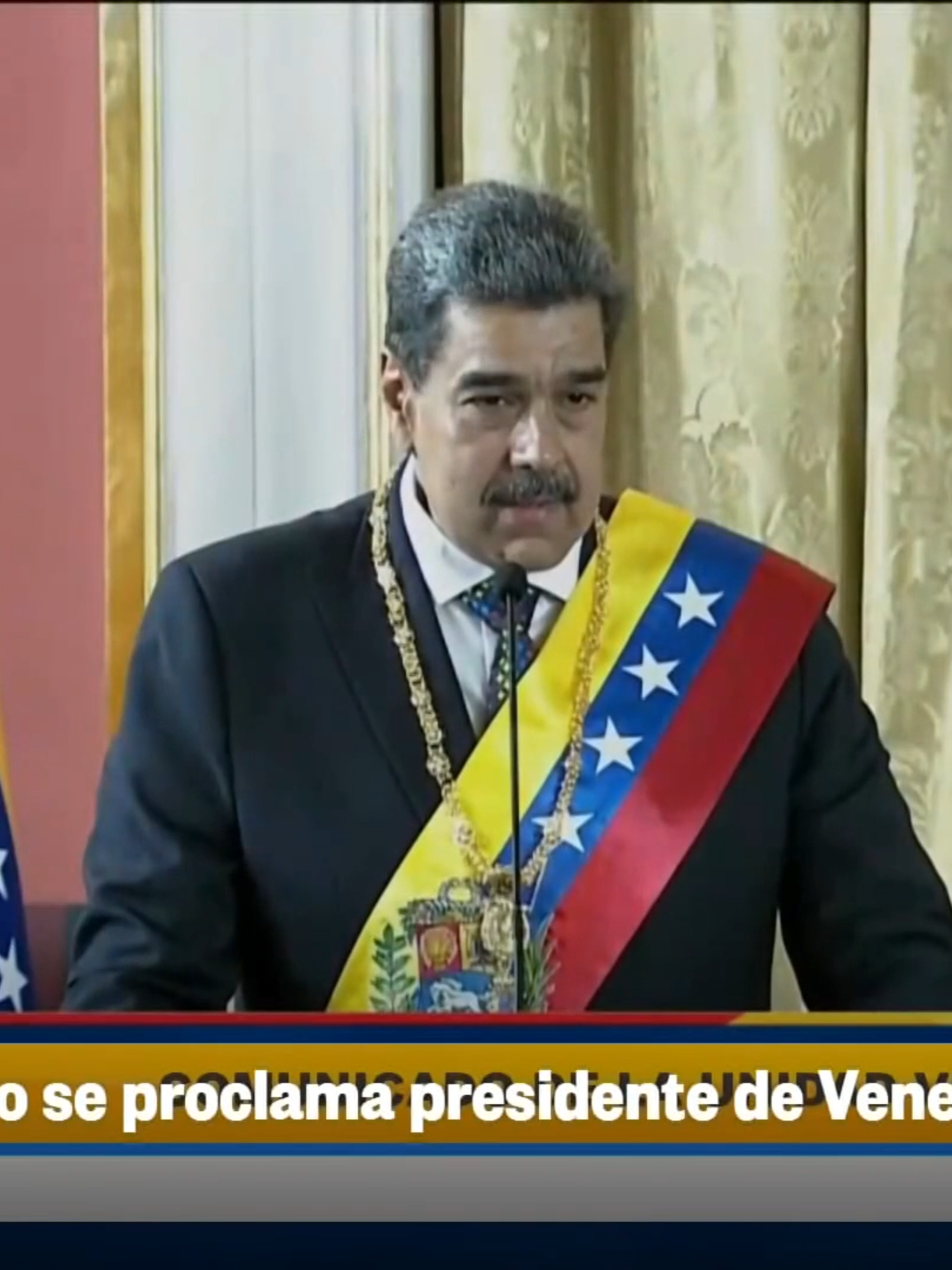 🇻🇪 #NicolásMaduro tomó juramento este viernes para un tercer mandato, pese a que su régimen sigue sin compartir el conteo de votos que según él le da la victoria. 