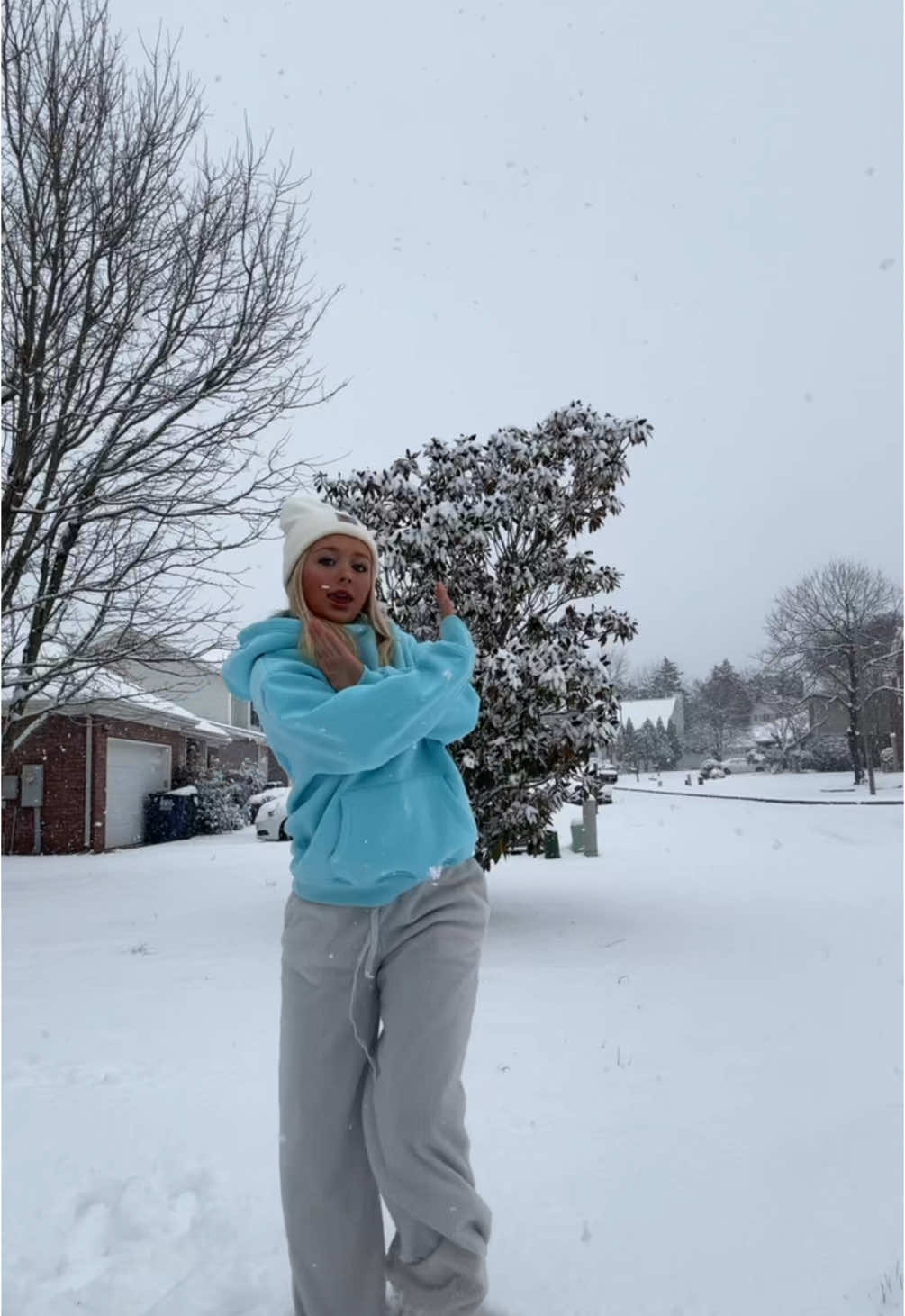 @PINK PALM PUFF thank you for keeping me warm😘!!  #xybca #blowthisupforme #fypシ゚viral #4u #trends #viral #relatable #fyp #trending #alabama #dance #snow #oldtiktok 