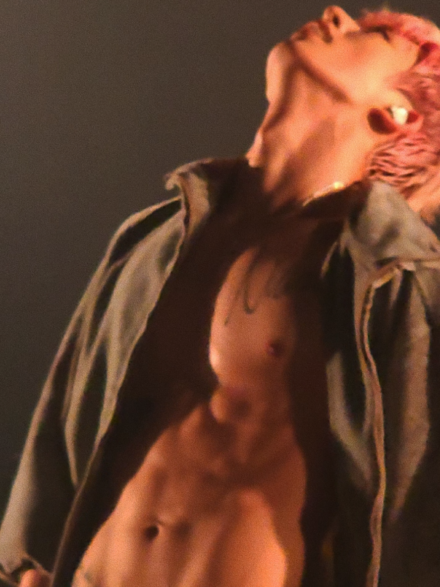 Ca răspuns pentru @svtenzo #btbt #kpopguy #bi #kimhanbin #kpopmusic #hypeuptour #hamburg #asian #pinkhair #concert #kpopmusic #tattoos #abs #veins #europe #kpop #kpopromania #kpopfyp 