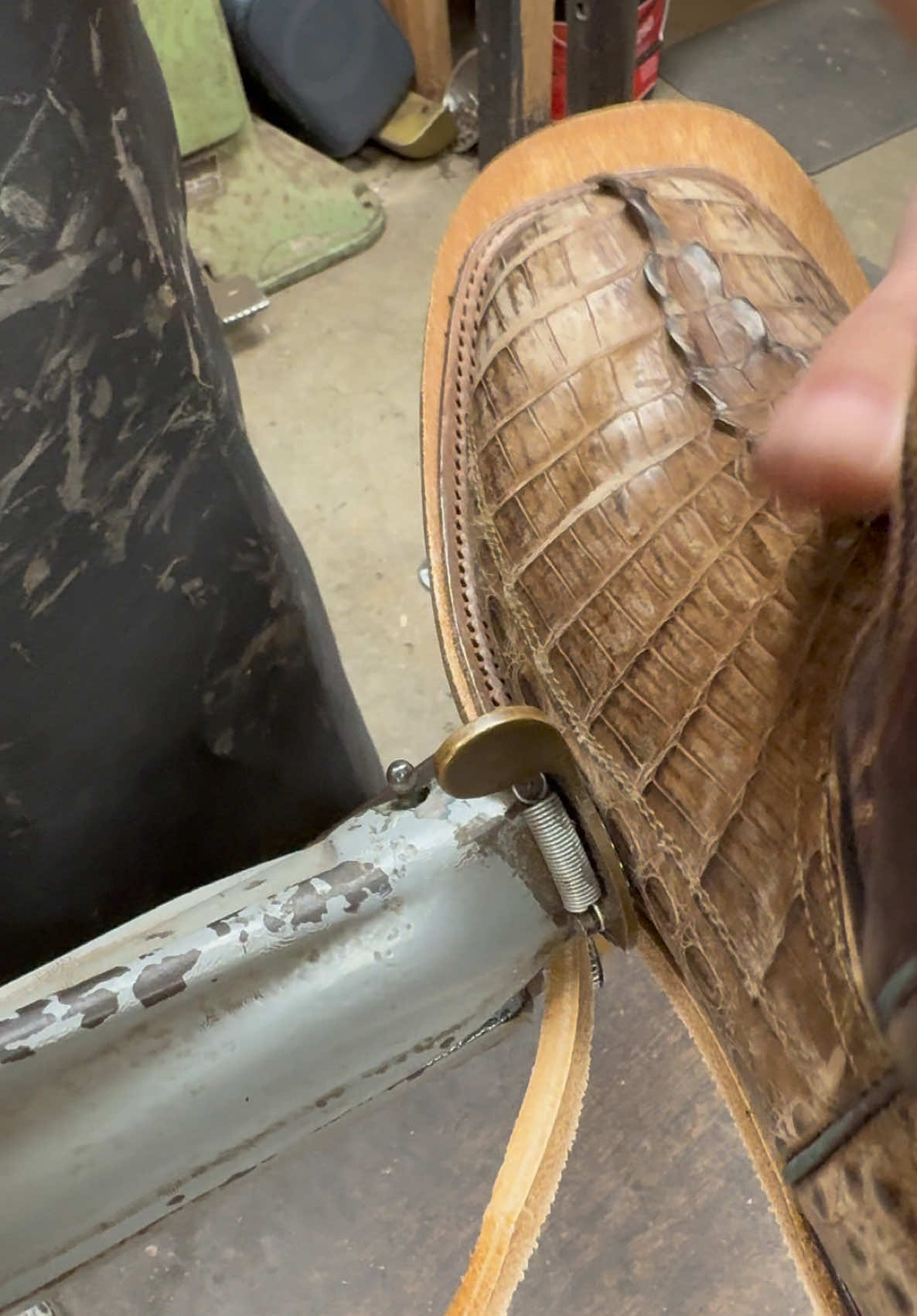 Cutting soles on Luccheses resole