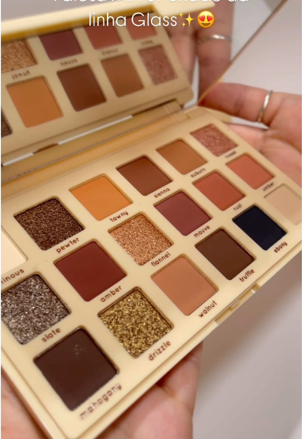 Elegância, sofisticação e versatilidade:isso define a Paleta Mirror Shade da linha Glass ✨😍 Com 18 cores, pigmentação de milhões e um espelho incrível, ela promete te proporcionar makes belíssimas❤️Nos conta, Ela conquistou um espacinho no seu coração? #fyp #rubyrose #mekeup #paletasdesombras #fy 