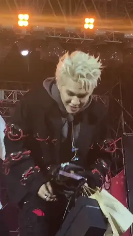 Em bé mê chơi kết show hổng chịu về bị bố với anh bế về 🤣🤣#xhuongtiktok #viral #fyp #xuhuong #xh #CaptainBoy #Captain #ROTU2 #riseoftheunderdogs #Bray #Gill 