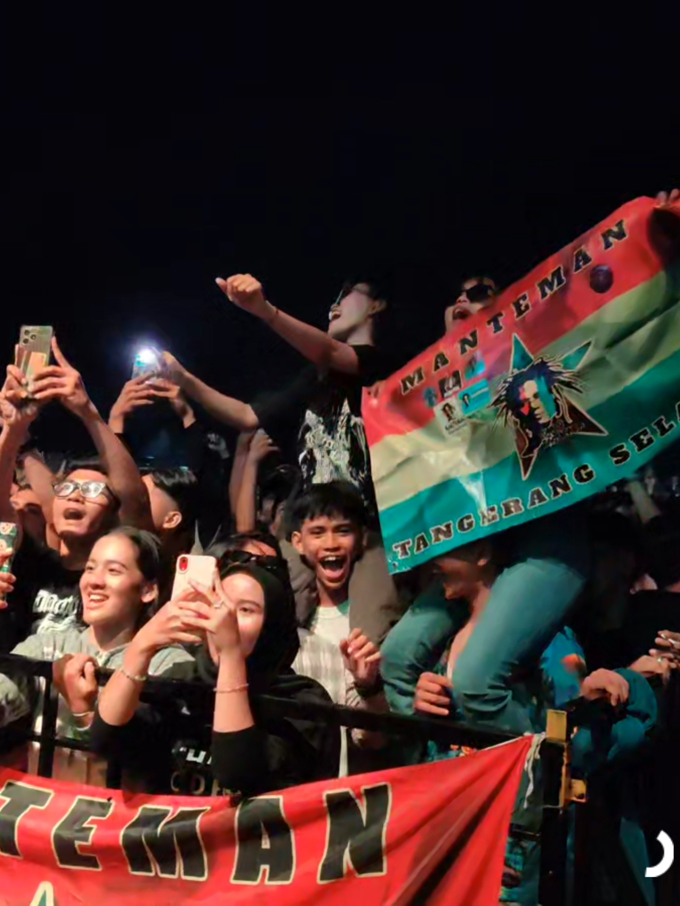 Live Konser @tonyqrastafara.official - Tertanam at @gemagembira_fest #tonyqrastafara #manteman #mantemantangerangselatan #mantemantonyqrastafara #GemaGembiraFest2024 #reggae #music #fyp #fypage #fypp #fyppppppppppppppppppppppp #tiktok #tiktokviral#tiktoker