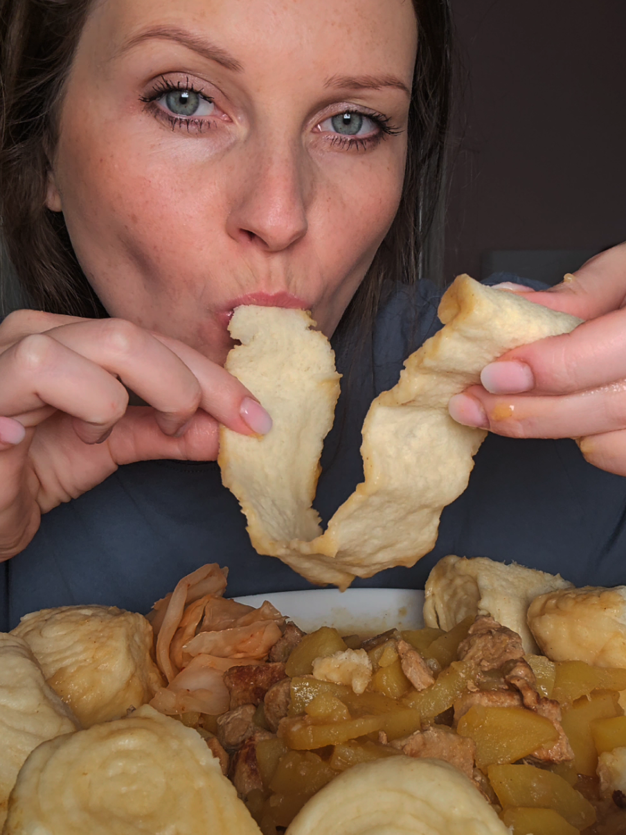 Strudels with potatoes and meat, a dish of German cuisine #strudel #strudelmukbang #healthmukbang #CleanTok #cleanmukbang #homemade #homemadefood #healthfood #germany #eating #eatingshow #eatingvideo #FoodTok #foodtiktok #eatwithme #asmr #asmrmukbang #fyp #fypp 