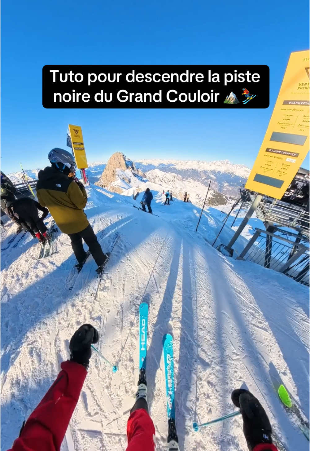 Mes astuces et conseils pour descendre plus facilement la piste noire du Grand Couloir de Courchevel 🏔️⛷️⚫️ Il existe toujours des trajectoires plus faciles, à vous de les trouver et d’être intelligent pour descendre cette piste sans accroc 🙌 #ski #grandcouloir #astuce #tuto #skiing #skitok #courchevel #mursuisse #sportstiktok #les3vallees #slope #headski #safe 