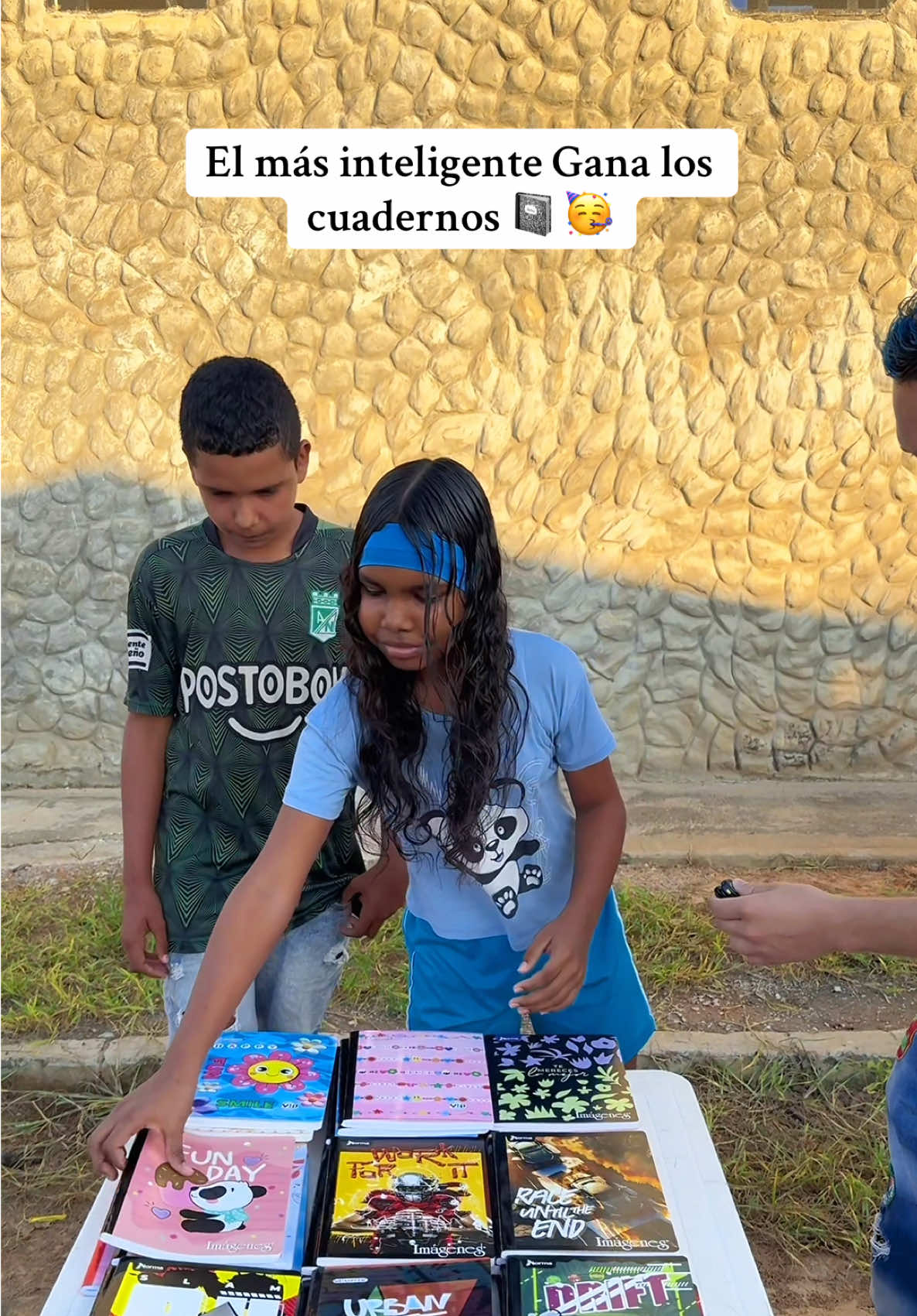 El mejor juego el que responda bien gana útiles escolares 🥳📓 #juegos #preguntasdeculturageneral 