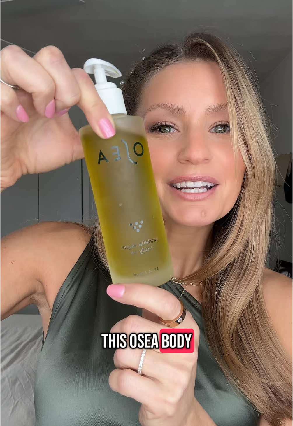 Body oiling after a shower is now a non negotiable! I used a body oil religiously when I was pregnant and now wondering why I stopped @OSEA Malibu #bodyoil #bodyoil #skincare #skincaretips #skincarehacks #beauty #beautyhacks #beautytips #newyearnewaura #tiktokshopjumpstartsale 