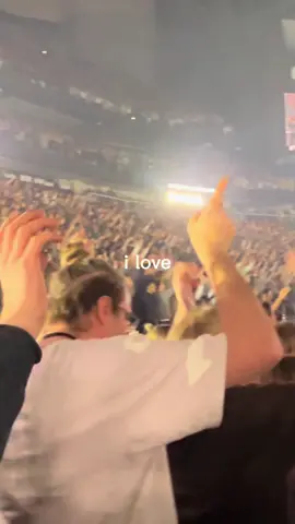 I love friends that you can worship and grow in the Lord with.🤍 #Passion2025 #Jesuslovesyou #fyp #capcut 