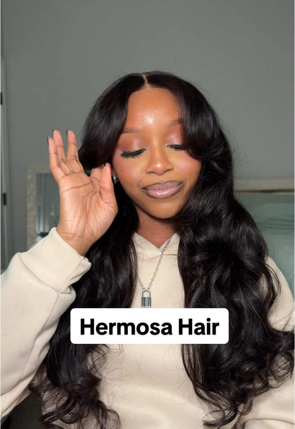 I will forever be a curtain bang girly😍🥰 @hermosahairofficial this is their Body Wave Curtain Bangs 8x5 Glueless HD Lace Closure Wig in 24 inches. Link in my bio! #curtainbangs #gluelesswig 