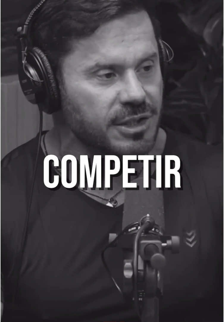 Se tem algo que um atleta pode te ensinar é sobre disciplina e a principal arma de um atleta para manter-se num padrão de comportamento de tamanha disciplina é a sua alta competitividade... Um bom atleta detesta perder, um bom atleta não tem plano B, ele só pensa na vitória e nada mais... E como isso pode agregar tanto em sua vida pessoal? Pq o espírito de competitividade e a gana por vencer, fará de ti uma verdadeira máquina de trabalho e consequentemente de gerar resultados... Construa em ti espírito de competitividade, aprenda com seus erros, mas principalmente aprenda com o erro dos outros e crie a estratégia de estabelecer metas em sua vida, porém não se esqueça que o mais importante é estabelecer metas de padrão de comportamento, pois os seus resultados sempre dependerão de seus atos diários em favor a essas metas...