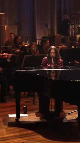 Sara Bareilles sings 'Goodbye Yellow Brick Road' #dogsofsocietyhowl 