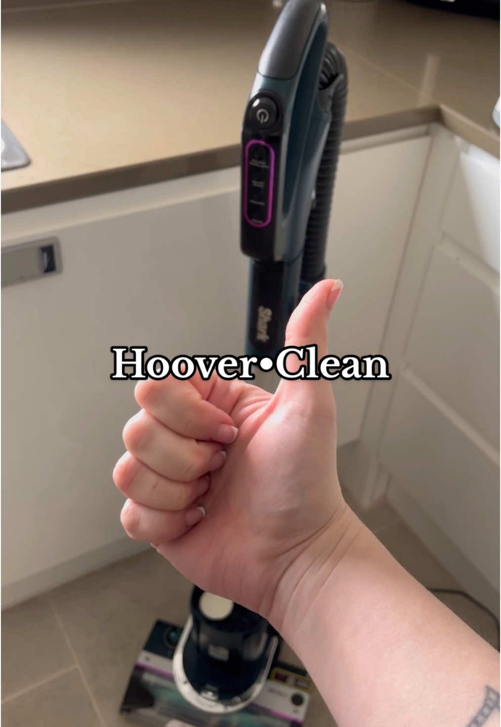 Your sign to clean out your hoover👀🧼 #CleanTok #cleaningtiktok #cleaningmotivation #cleanwithme #vaccum #deepclean #satisfyingvideo #dailylife #dailyvlogs #fyp