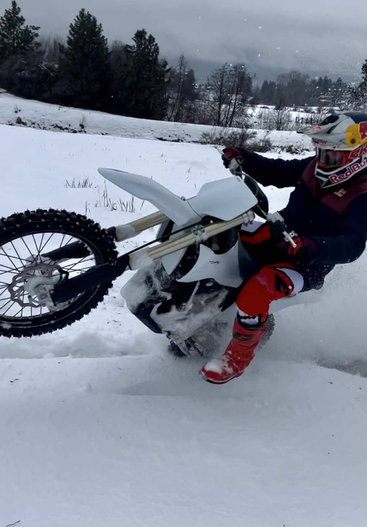 Threw some Grip Studs Traction on the @Stark Future for a snow day 🤠 One of my favorite activities is reading comments on electric bike posts, so let’s get this comment section fired up! 😂 @Charlie McDermott Hale was stoked with that last clip, as you can hear from his commentary. Thanks Diesel Werx for letting us tear up your field. @Red Bull Motorsports @Red Bull @MotoSport.com #stark #starkvarg 