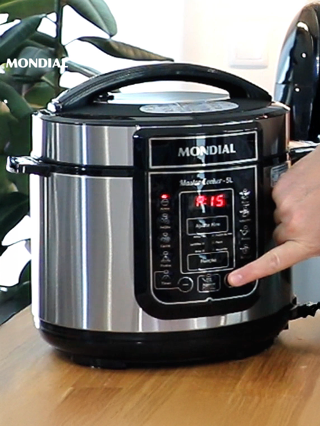Quem tem uma Panela de Pressão Elétrica da Mondial em casa, tem tudo! 😍 Além de feijão e carne, a Panela de Pressão Elétrica Master Cooker de 5 litros da Mondial tem funções pré-definidas para preparar frutos do mar, macarrão, pudim e muito mais! Você sabia que é muito fácil fazer um pudim cremoso na Panela de Pressão Elétrica? 🍮👇 #MondialBR #PanelaEletrica #Pudim #Sobremesa #DicasDeCasa