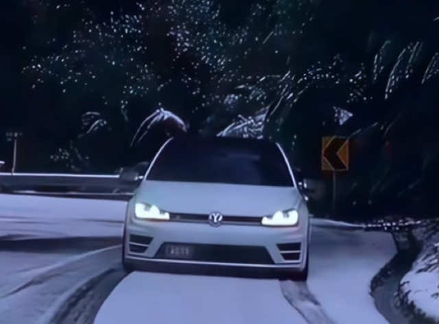 Reposted !! 👀 | #golf #volkswagengolf #volkswagen #cars #snow #mrhz #builds #4k #caredit #viralvideos #tik #tok #foryouu 