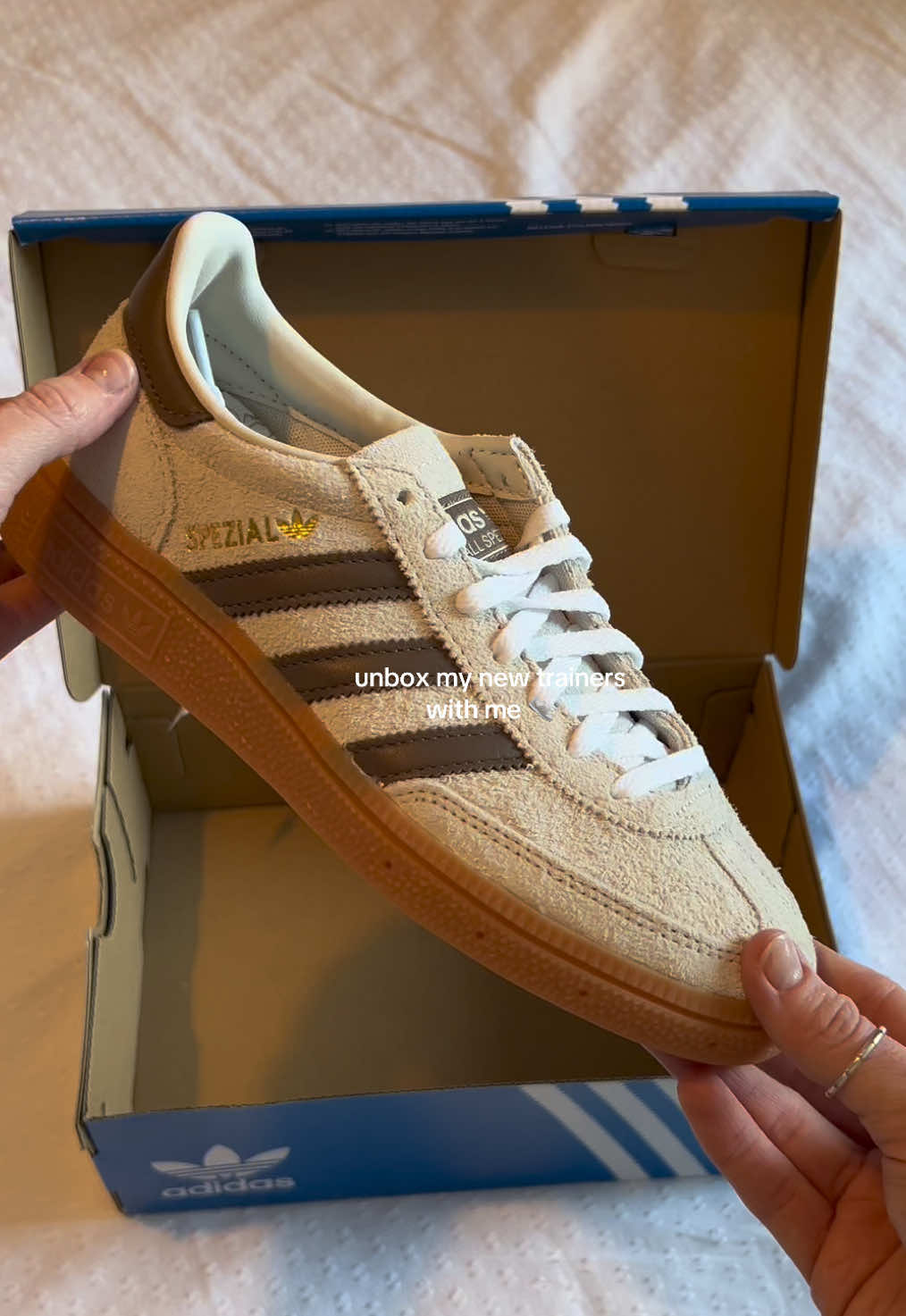 taking my brown and beige obsession to a whole new level 🐻🤎 in love with this colourway @adidas spezial 👟 #adidas #adidasspezial #unboxing #ugc #unboxingasmr 