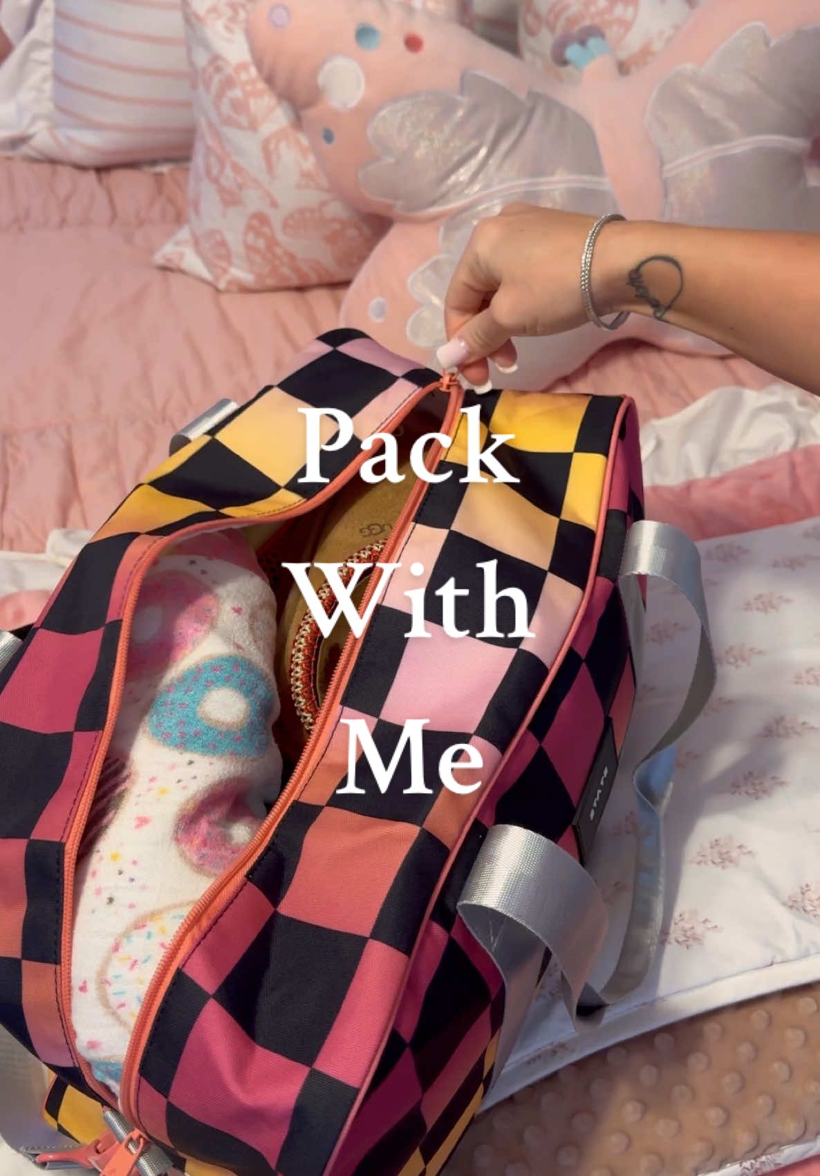 Pack my 8 year olds weekender bag with me for a sleepover..🩷🧸👜😴 #sleepover #packwithme #girlmom #statebags #preppy #motivation #satisfying #asmr 