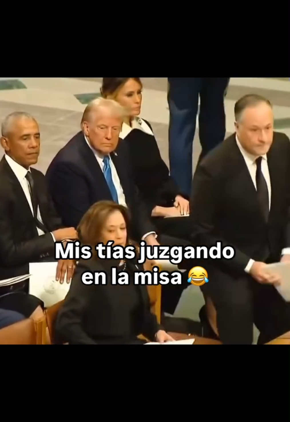 Igualitas 😂 // 🎥: X conquesecomeeso #donaldtrump #trump #barackobama #barack #jimmycarter #kamala #kamalaharris #president #usa #funeral #tia #tias #misa #meme #estadosunidos🇺🇸 #humor #somosmemes