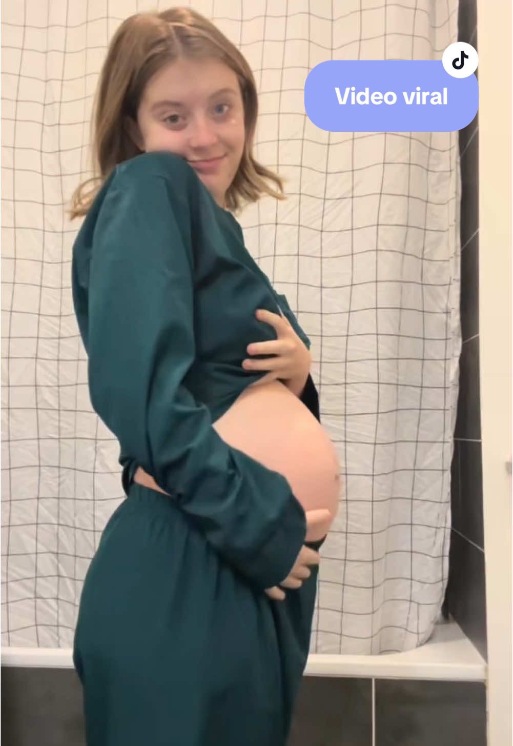 Il y a un an je postais la fameuse vidéo qui m’a fait connaître 🥹 IG : chlooe.brn_#jeunemaman #momlife #grossesse #1an #enceinte -là #cejour-là 