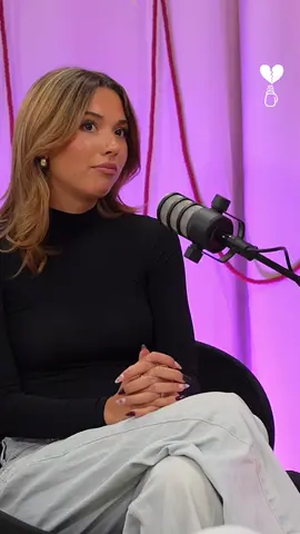 Tenemos esta semana con nosotras a @carmenbaldrees2.0 , una tía súper auténtica que nos cuenta como superó la dependencia emocional. 💋 No te lo puedes perder 🥊 #podcast #españa #charla #amigas #dependeciaemocional #superacionpersonal #autoconocimiento #psicologia #consejos #experiencias #historias #amar #amor #desamor #ruptura #cuernos #infidelidad #saracano #marruiz #viral #fyp #parati #comedia #mujeres #podcastrelaciones #mujereshablan #superacion #amorpropio