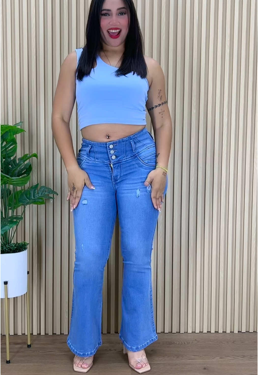 Nuevo sirena 3 botones saca pompas 🤩 #gamarramayorista #fypシ゚ #jeans #flarepants #mayoristas #gamarra #fabricantes #peru🇵🇪 