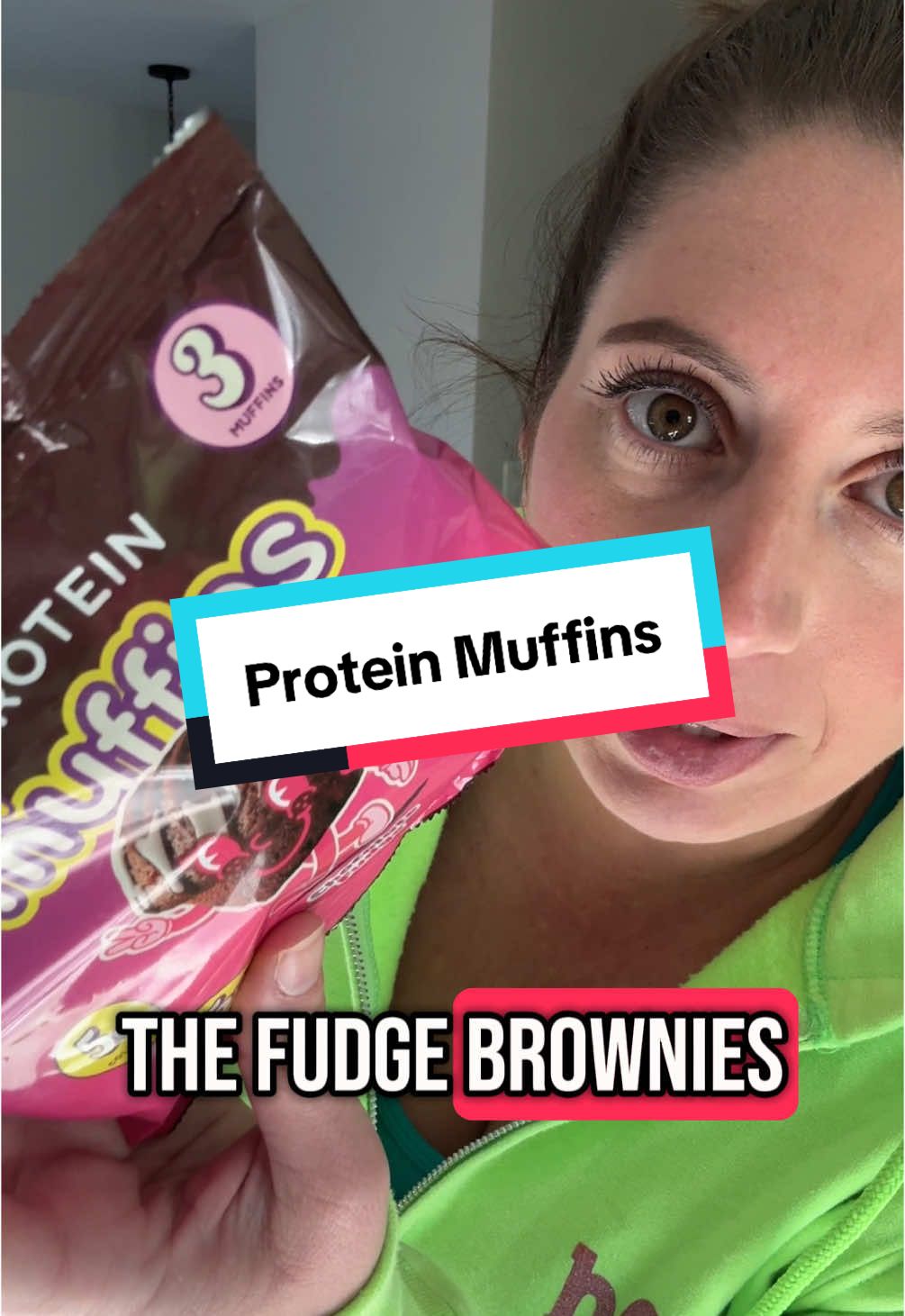 They are muffins not brownies. Why did I keep calling them brownies?! And the chocolate ones are called chocolate fudge 🤦🏻‍♀️ but they do taste like chocolate brownies soooo. They’re good. Great texture & consistency. #primebites #proteinsnack #SnackTime