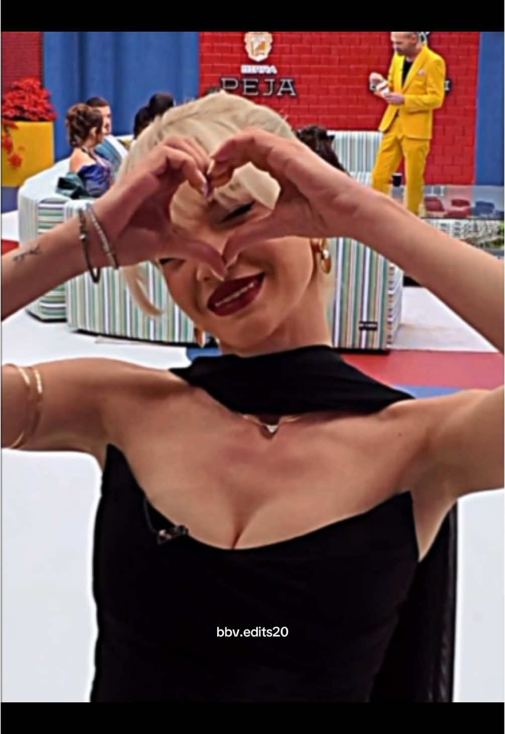 Një zemërbardhë si Sara! 🤍 @Sara Kolami #bigbrothervipkosova #bigbrothervipkosova3 #prishtina #kosova #bbvk #bbvkosova #bigbrothervipalbania #sarakolami #drilonrama #saradrilon #drilonsara #fyp #foryou #foryoupage#shkoviral #bigbrother #viralvid