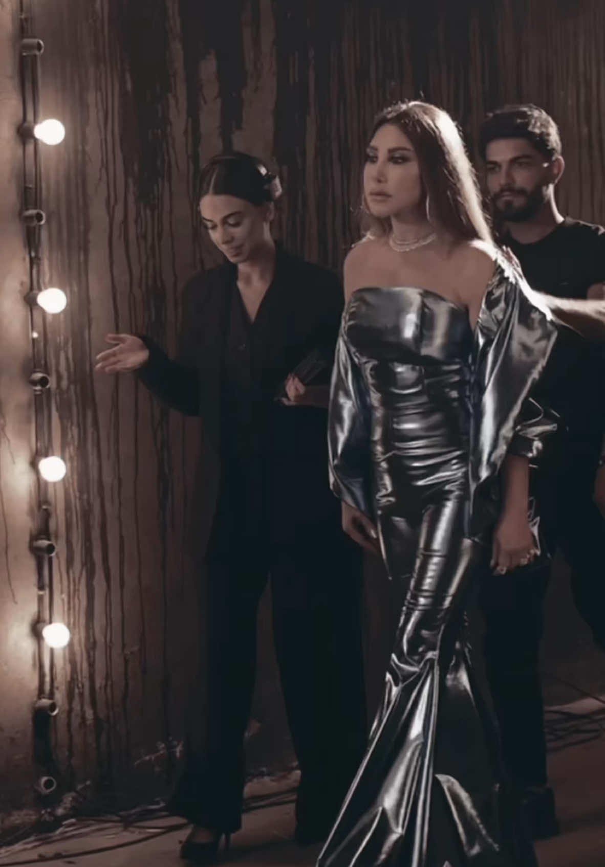 متواعد ضمّك ضمّة كسّر فيها ضلوعك!  #نجوى_كرم #نجوى_كرم_يلعن_البعد #tiktokmusic #NajwaKaram #Fyp #Explore 