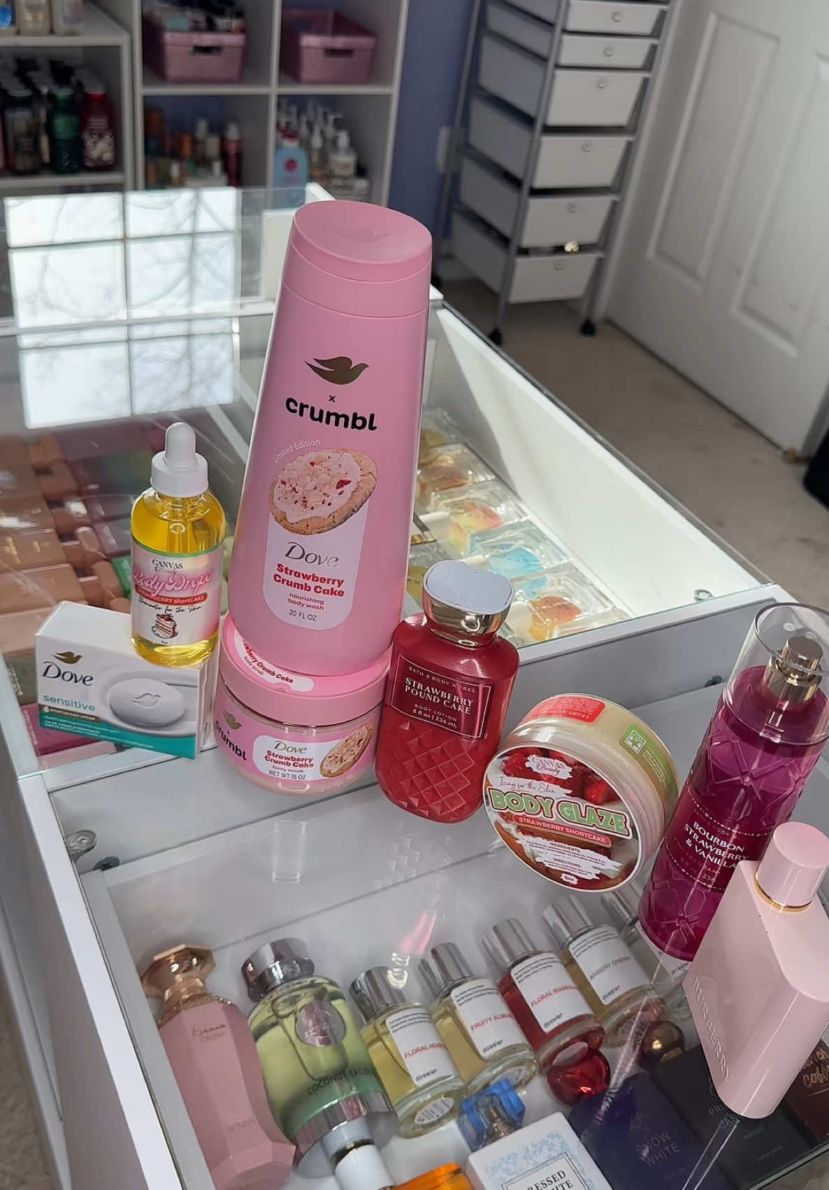 let’s pick a shower routine based off the new @Dove Beauty & Personal Care & @Crumbl collab🍓🤍 @Bath & Body Works @Burberry  #shower #routine #showerroutine #showertok #howtosmellgood #strawberry #dove #crumbl #crumblecookie #SelfCare #selfcareroutine #hygiene #hygienetips #fyp #foryou 