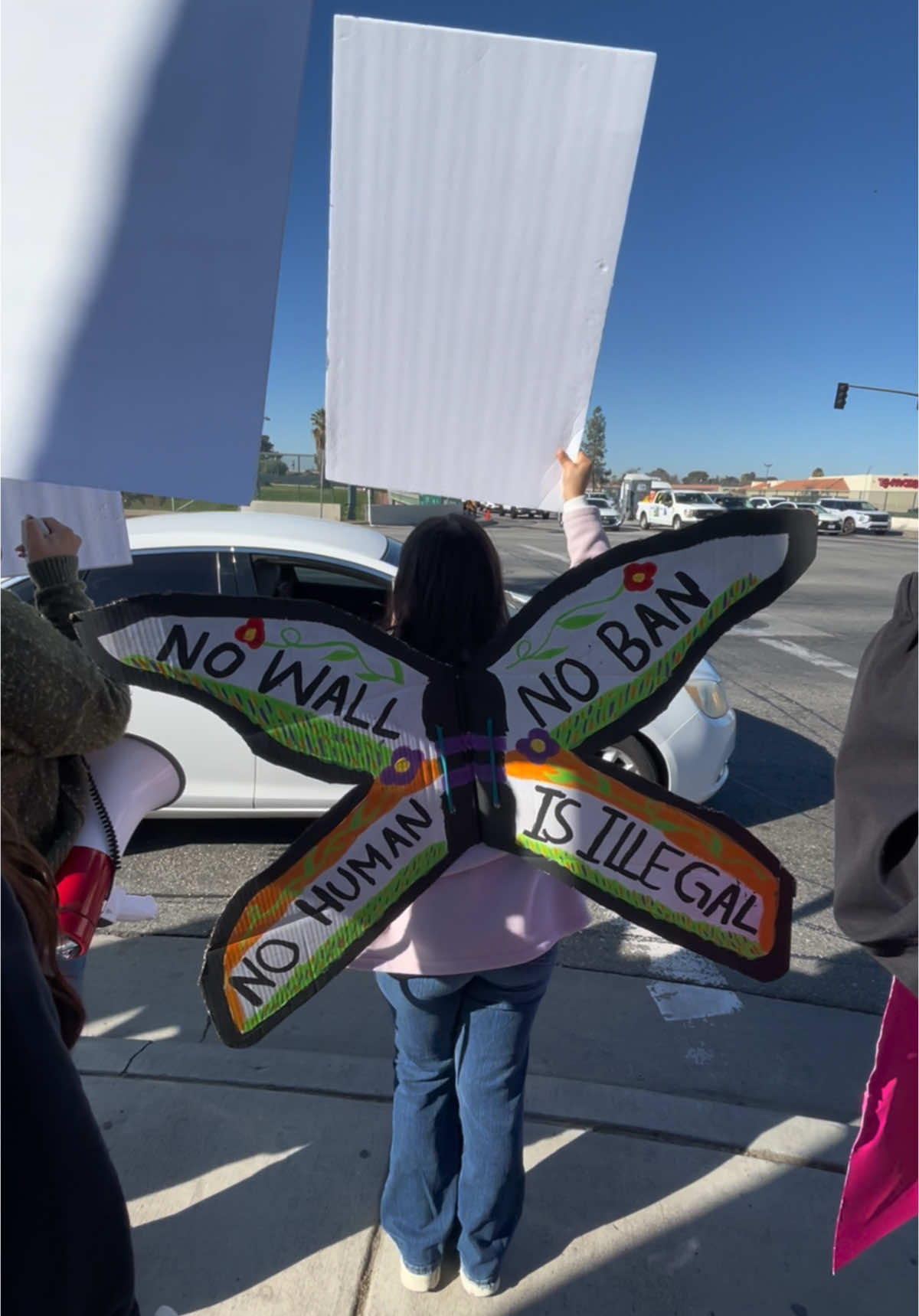 La protesta en valley plaza mall #bakersfield #kerncounty #immigrant #protest #protesta 