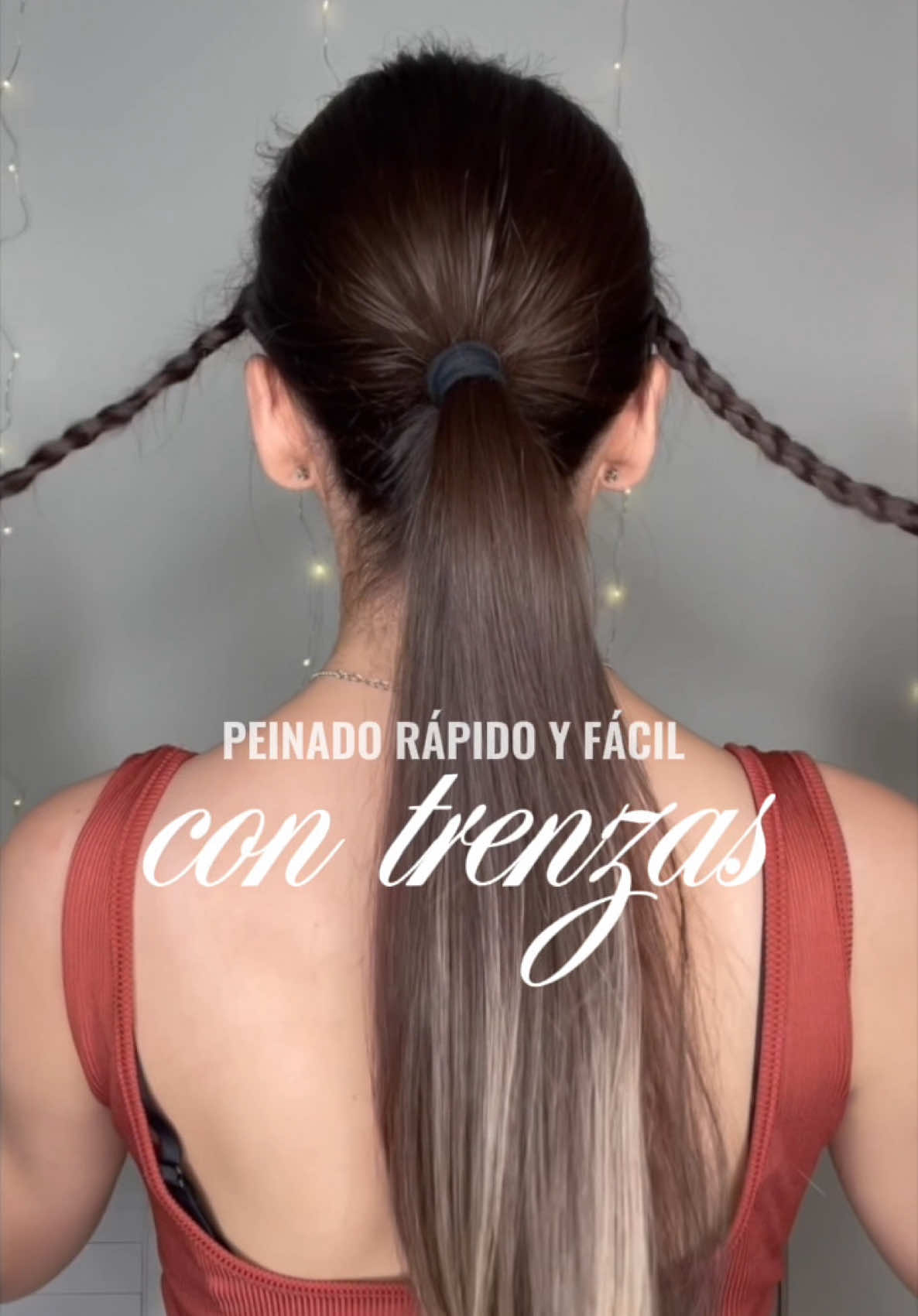 Peinado rápido y fácil con trenzas 🩷 En este tutorial te dejo un peinado con coleta y trenzas que puedes hacerte sola en casa y que es válido para cualquier tipo de pelo.🩷 ✨Para recrear este peinado necesitas ✨ ➡️ 1 goma grande ➡️ 3 gomas pequeñas ➡️ peine ➡️ laca (opcional) En mi perfil tienes más tutoriales con peinados rápidos y fáciles para cualquier ocasión! 👱‍♀️ #trenzas #trenzasfaciles #peinados #peinadosfaciles #hairstyle #easyhairstyles  