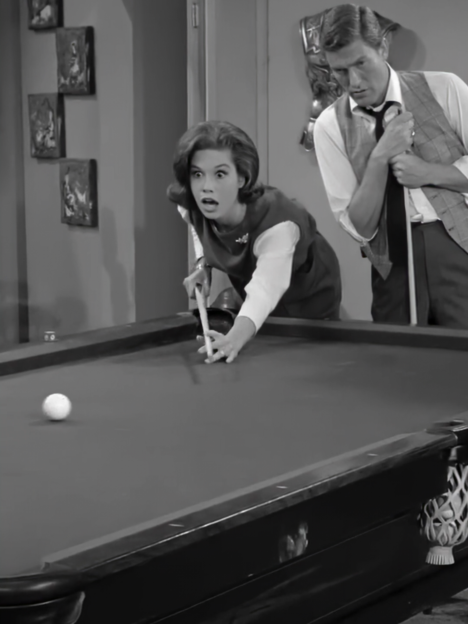 The Unscripted Magic of Mary Tyler Moore on The Dick Van Dyke Show In a memorable 1962 episode of The Dick Van Dyke Show, a seemingly routine scene turned into an unforgettable moment of unscripted brilliance. In the episode, Laura Petrie, played by the iconic Mary Tyler Moore, wants to quit a game of pool to watch her favorite movie on TV. Her husband, Rob Petrie, played by Dick Van Dyke, convinces her to finish the game. Laura agrees, setting up for what was intended to be a clever camera trick. The plan was simple: the scene would cut away to a professional pool player making a difficult shot, then cut back to Laura as if she had made it herself. But then something incredible happened. Instead of relying on the professional, Mary Tyler Moore nailed the shot herself, completely unplanned. The genuine surprise and delight in her reaction—and Dick Van Dyke’s—made the moment feel all the more authentic and endearing. This unscripted success is a perfect example of the magic that made The Dick Van Dyke Show so special, blending impeccable acting, humor, and spontaneous brilliance into TV history.