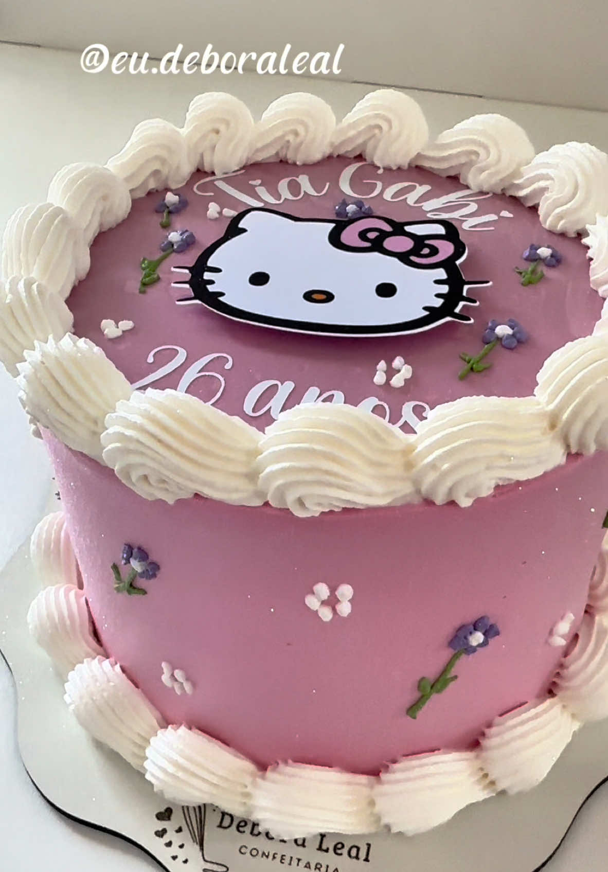 Não deixa pra começar quando tiver tudo  . #bolo #bolohellokitty #hellokitty #cake #cakedecorating #cakehellokitty #confeitaria #confeitando #fy #confeiteirainiciante 