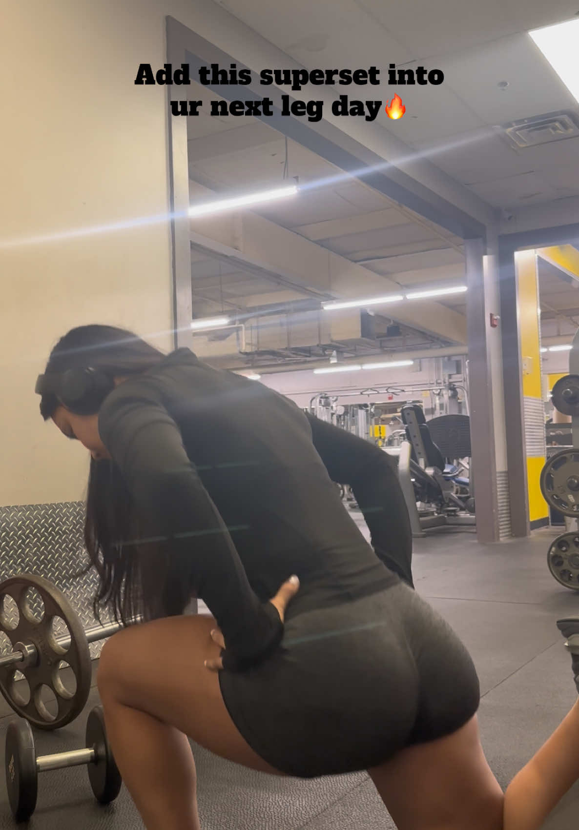 BULGARIAN SPLIT SQUAT SUPERSET 12x4. 12 weighted bulgarians on each leg right into 12 body weight Bulgarians! 4 sets! 🔥🙏🏽💪🏽💕 #GymTok #gym #motivation #fyp #fy #fypシ #dayinmylife #gymgirl #gymmotivation #morning #bulgeriansplitsquat #legs #legsworkout #quad 