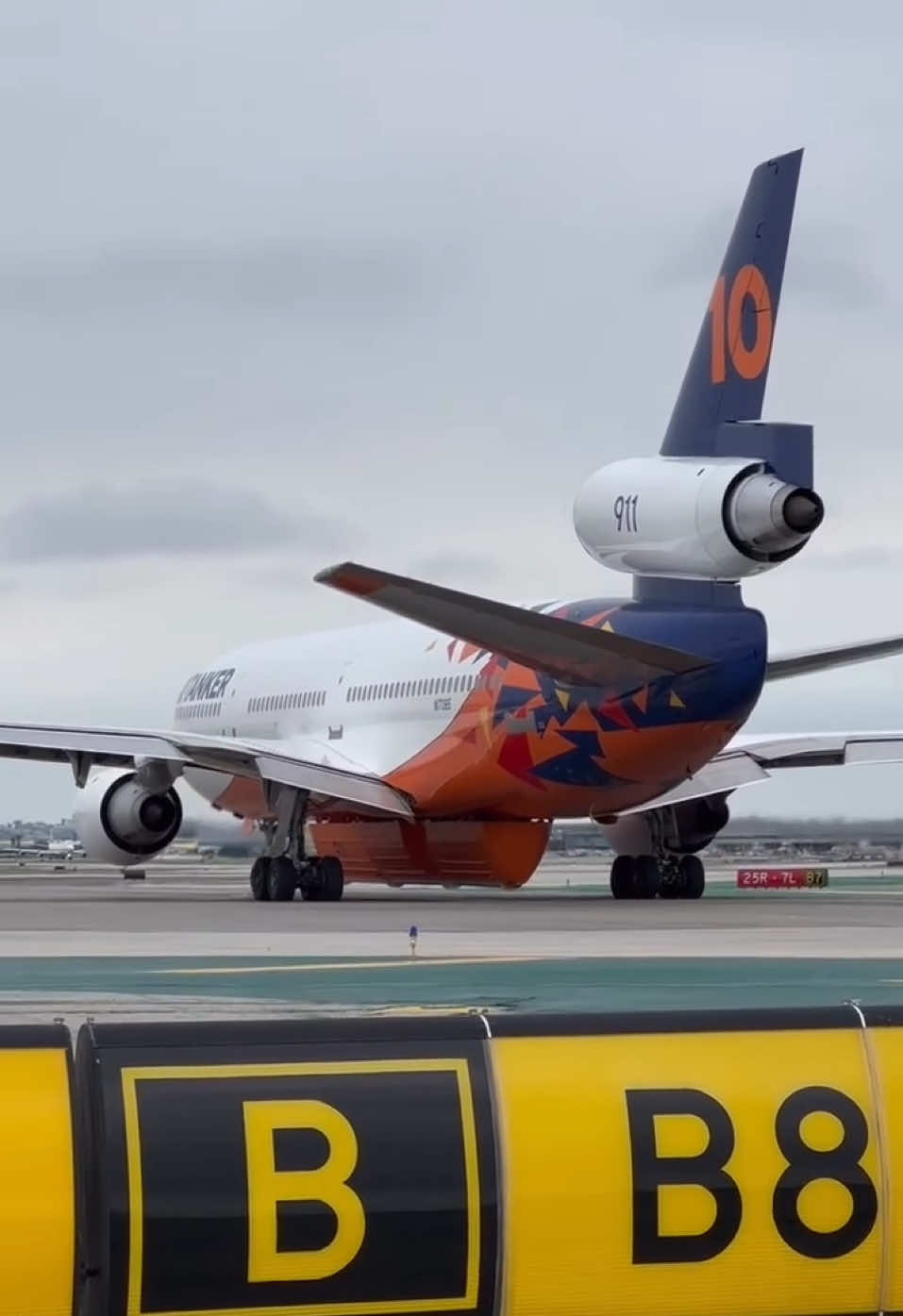 McDonnell Douglas DC-10-30 Registration: N17085 Airline: 10 Tanker Air Carrier Video credits : @Stig Aviation 