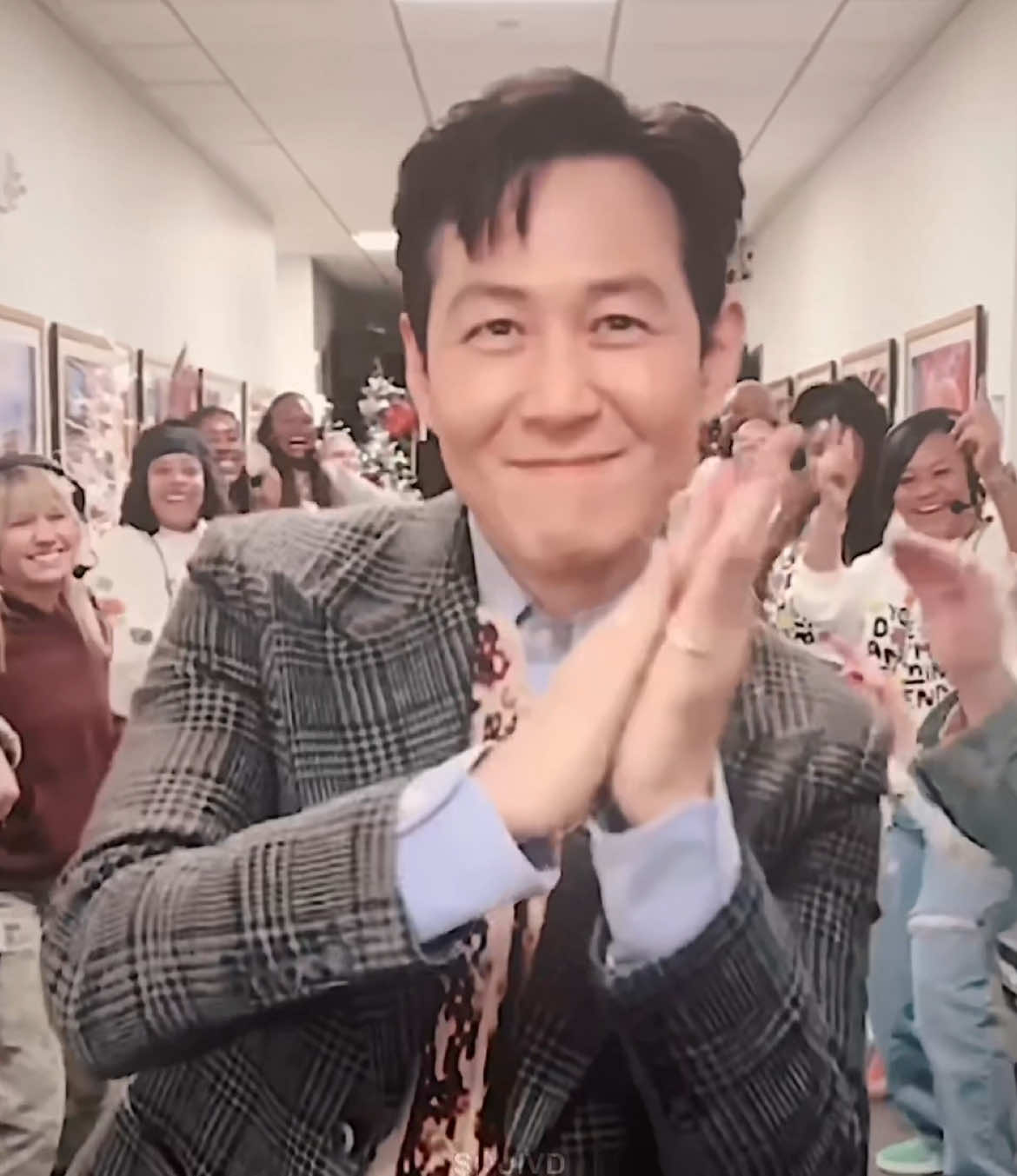 if happy was a person it would be lee jung jae #squivd #squidgame #squidgameedit #vsp #videostar #dontletthisflop #leejungjae #seonggihun #fyp 