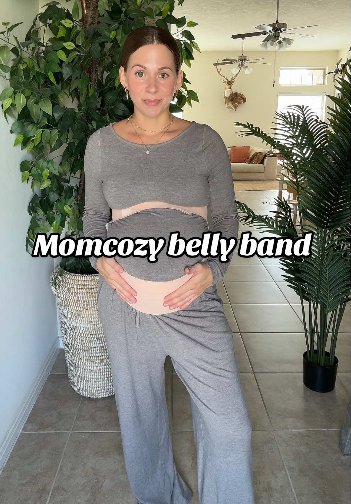 If you are pregnant you NEED a belly band!!!! @momcozy #momcozybellyband #maternitybelt #bellyband #pregnancybelt #pregnancymusthaves 