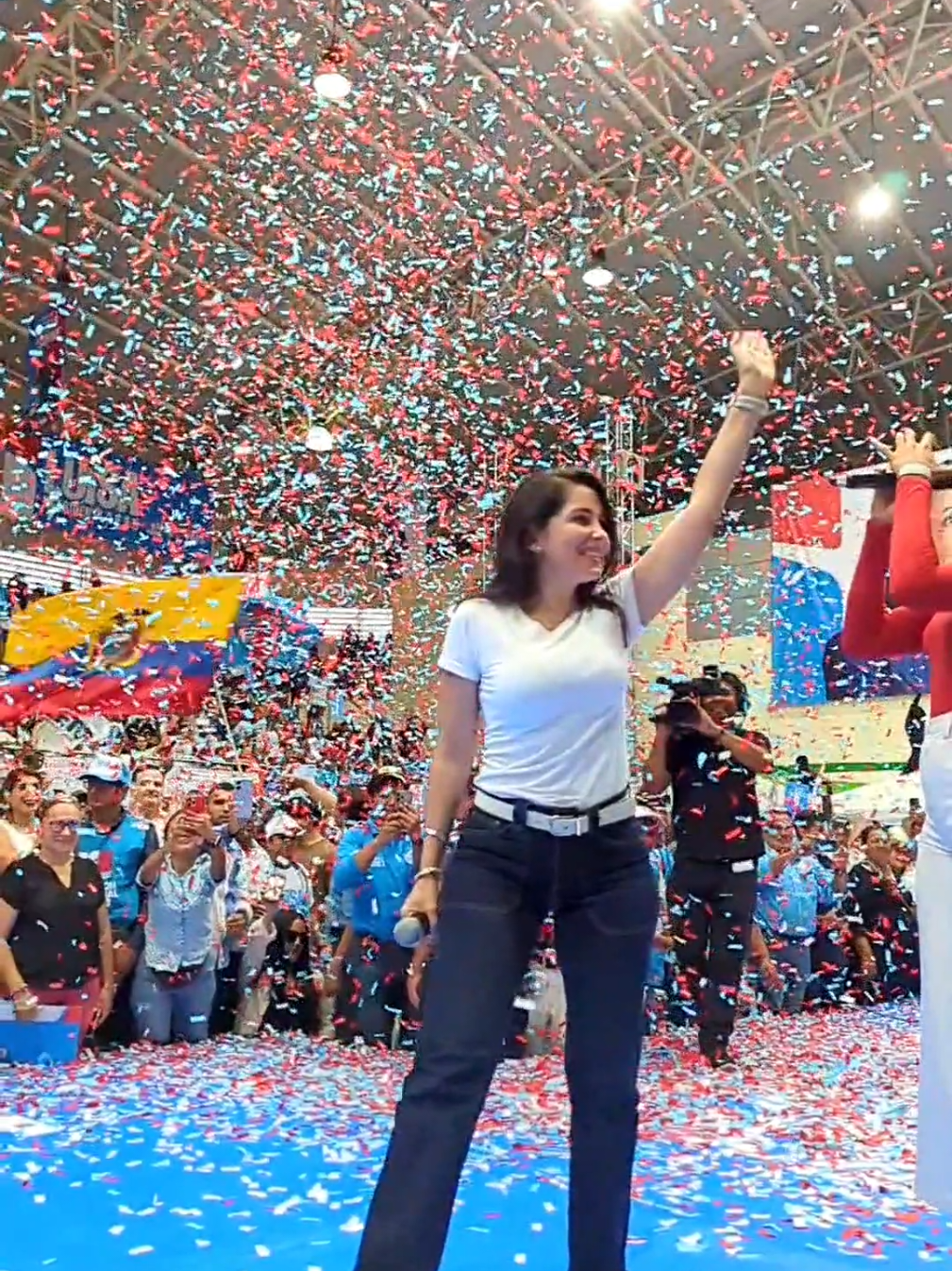 Con la futura presidenta del Ecuador, en el lanzamiento de campaña Guayas ✊🏼💙 @Luisa González @RC5_1_GUAYASOFICIAL @RC5Guayas Dirección Provincial  #Ecuador #foryou #parati #guayaquil 