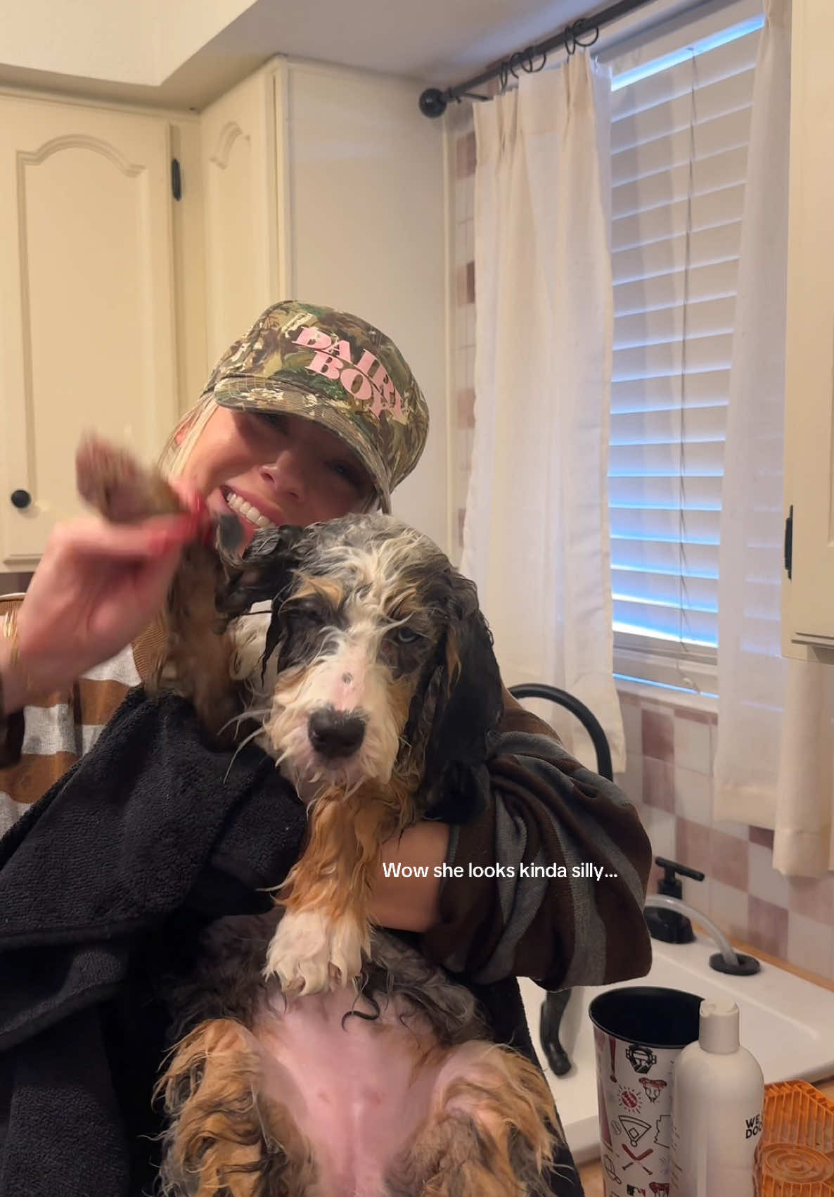 Blitzy bath day 🛁 #puppybath #puppyroutine #minibernedoodlepuppy #minibernedoodle #bathvlog #dogmom #puppytiktok 