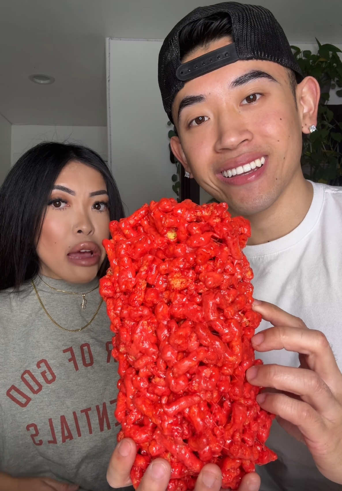 Making Hot Cheeto Rice Krispie treats @Jennifer Ngo #davidngo #mukbang #cheetos 