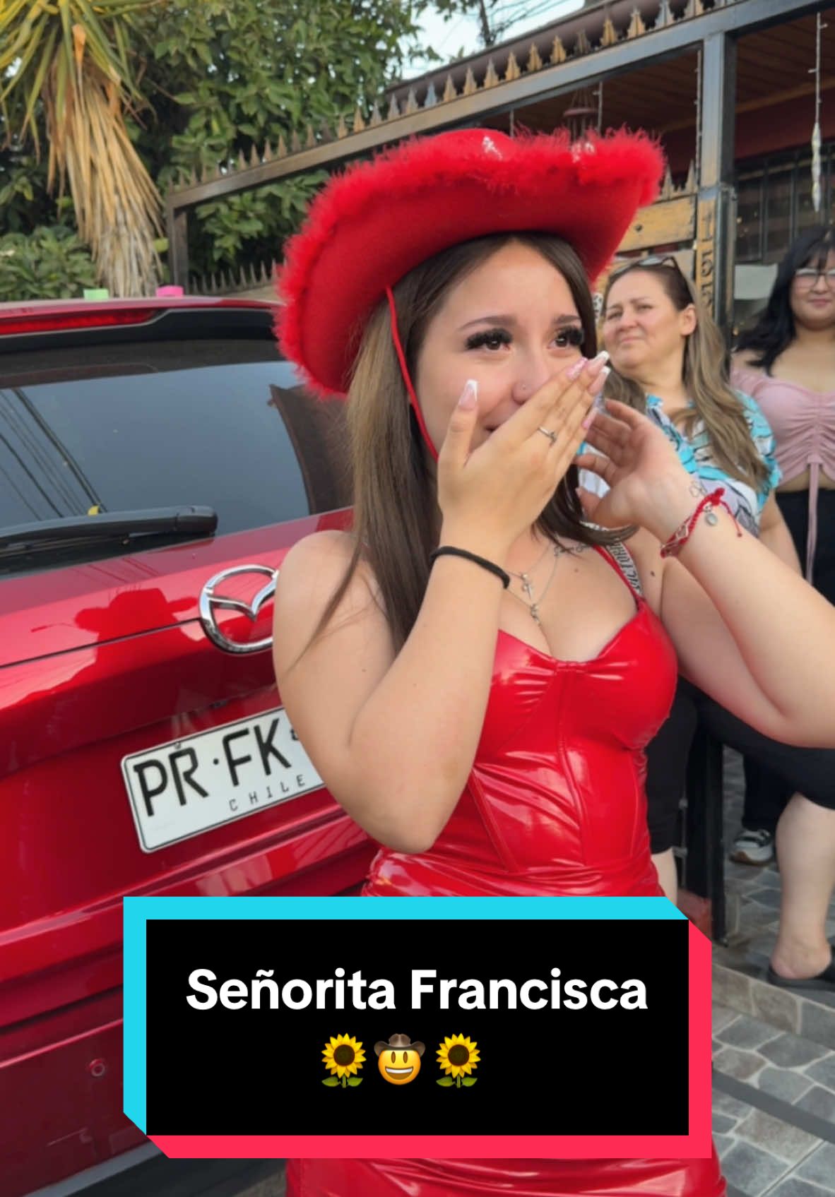 Sorpresa a la señorita Francisca🤠🌻 #floreselpatronchile🇨🇱 #🇨🇱🇨🇱🇨🇱 #patronsantiago #lemandafloreselpatronchile #lemandafloreselpatron 