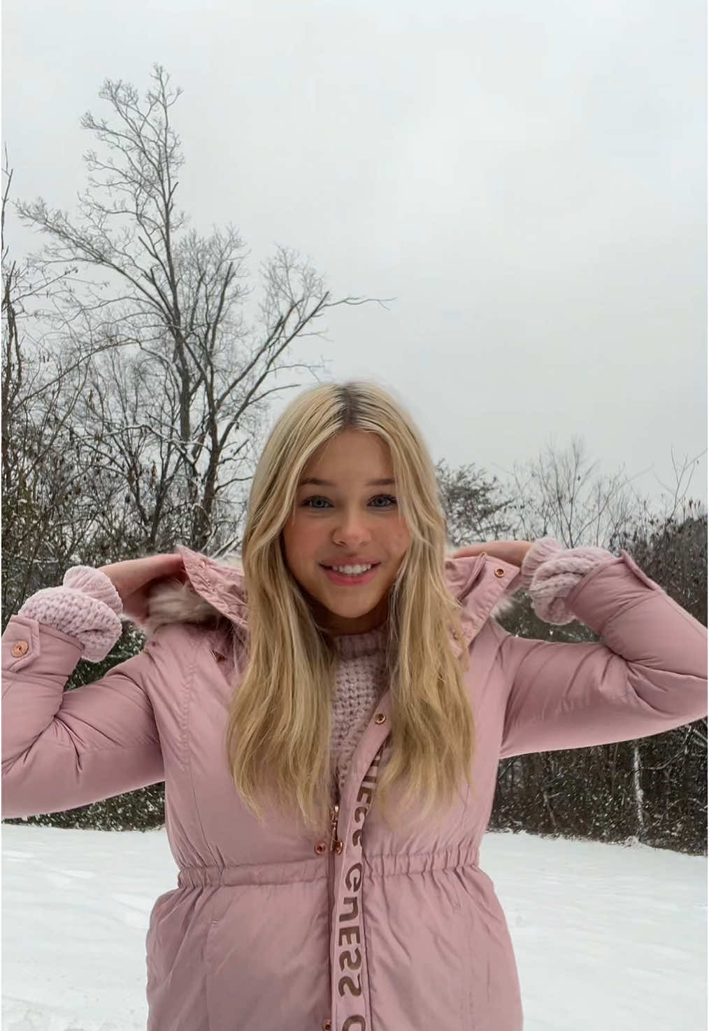 Snowwwwy #🌨️ #fypシ #foryoupage #foryou #fyp #OOTD #lipsync #ootd #outfit 