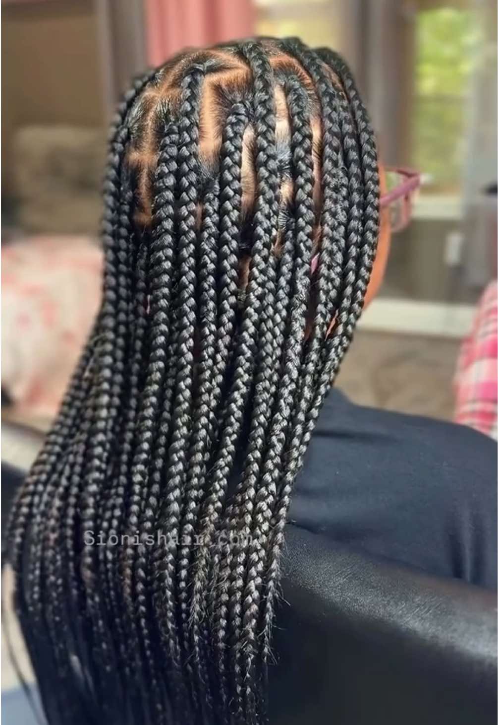 Got this beauty #backtoschool  ready with these #smedium #boxbraids #hairart #hair #braidstyles #sion #thingstodoinsanantonio 