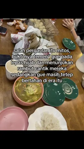 pergaulan itu dengan siapa aja asal diri lu nya bisa bawa diri aja itu masih aman kok