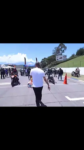 Suzuki ax100 VS Duke 200#funknocapcut#carrera#cuartodemilla#viral#paratiiiiiiiiiiiiiiiiiiiiiiiiiiiiiii 